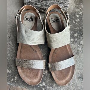 Sofft Vanita Metallic Gold leather Sandals in a low comfort wedge NWOB Sz-7.5. O